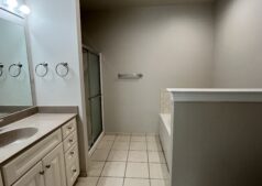 Main Bath Upper Level Form Br