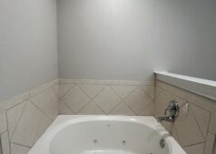 Main Bath Whirlpool Tub