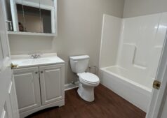 Upper Llevel 2nd Bath