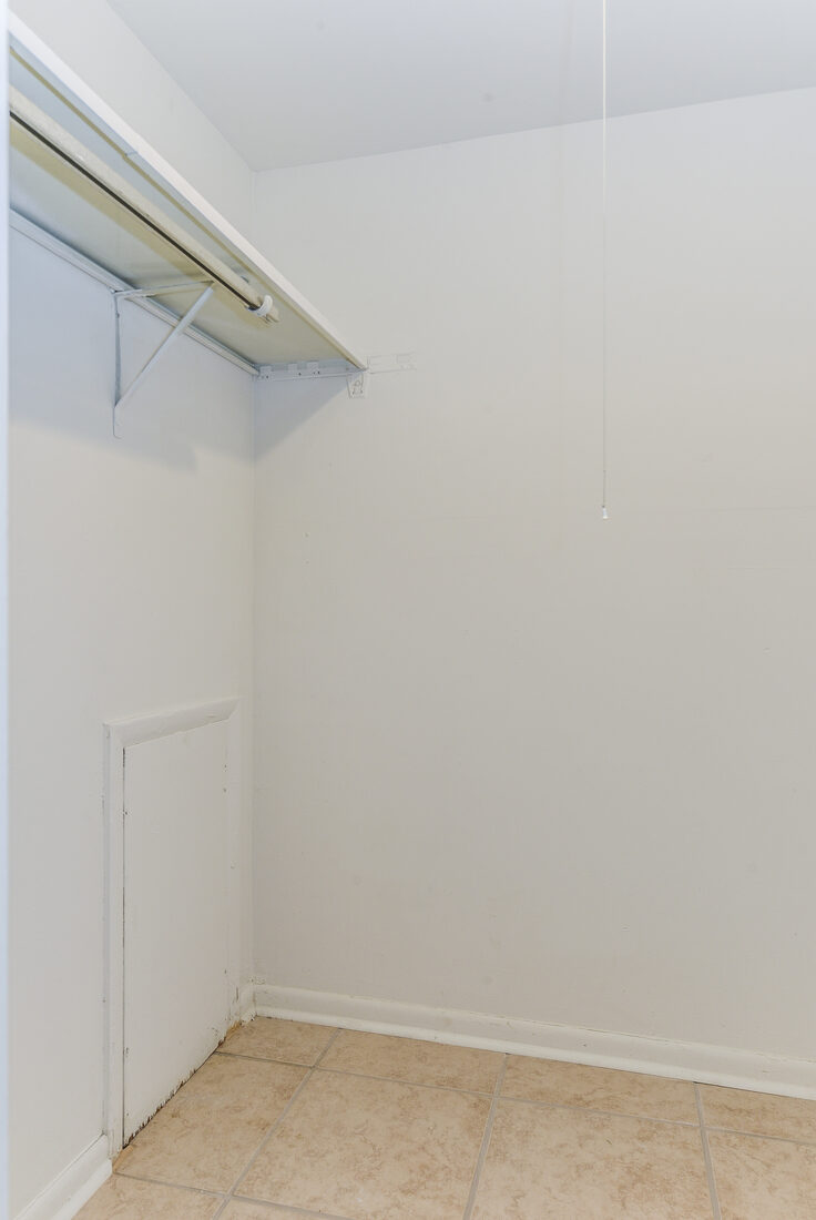 Walk-in Closet